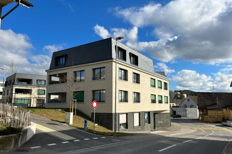 Zentrumsüberbauung Oberdorf - Haus an der Strasse mit elektroinstallationen